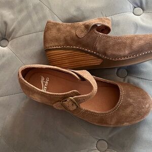 Vintage Dansko Suede Brown Mary Jane Wedges. NWT